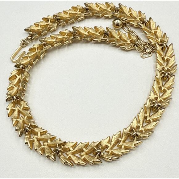 Vintage Trifari Necklace 17” Laurel Leaf Wreath Gold Tone Link Choker MCM - Picture 4 of 9